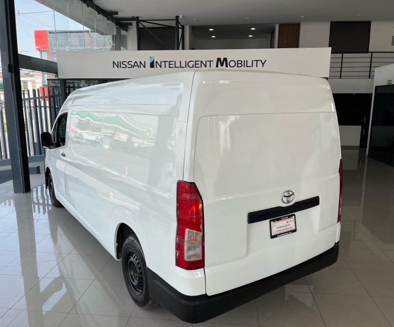 Toyota Comerciales Hiace Panel 5 pts. DX Superlarga, toldo alto, TM5 (línea nueva) 2020